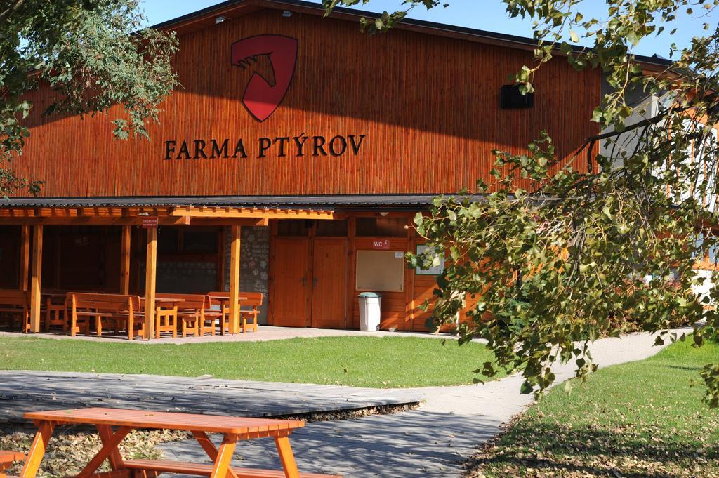 Farma Ptyrov Hotel Mnichovo Hradiste Luaran gambar