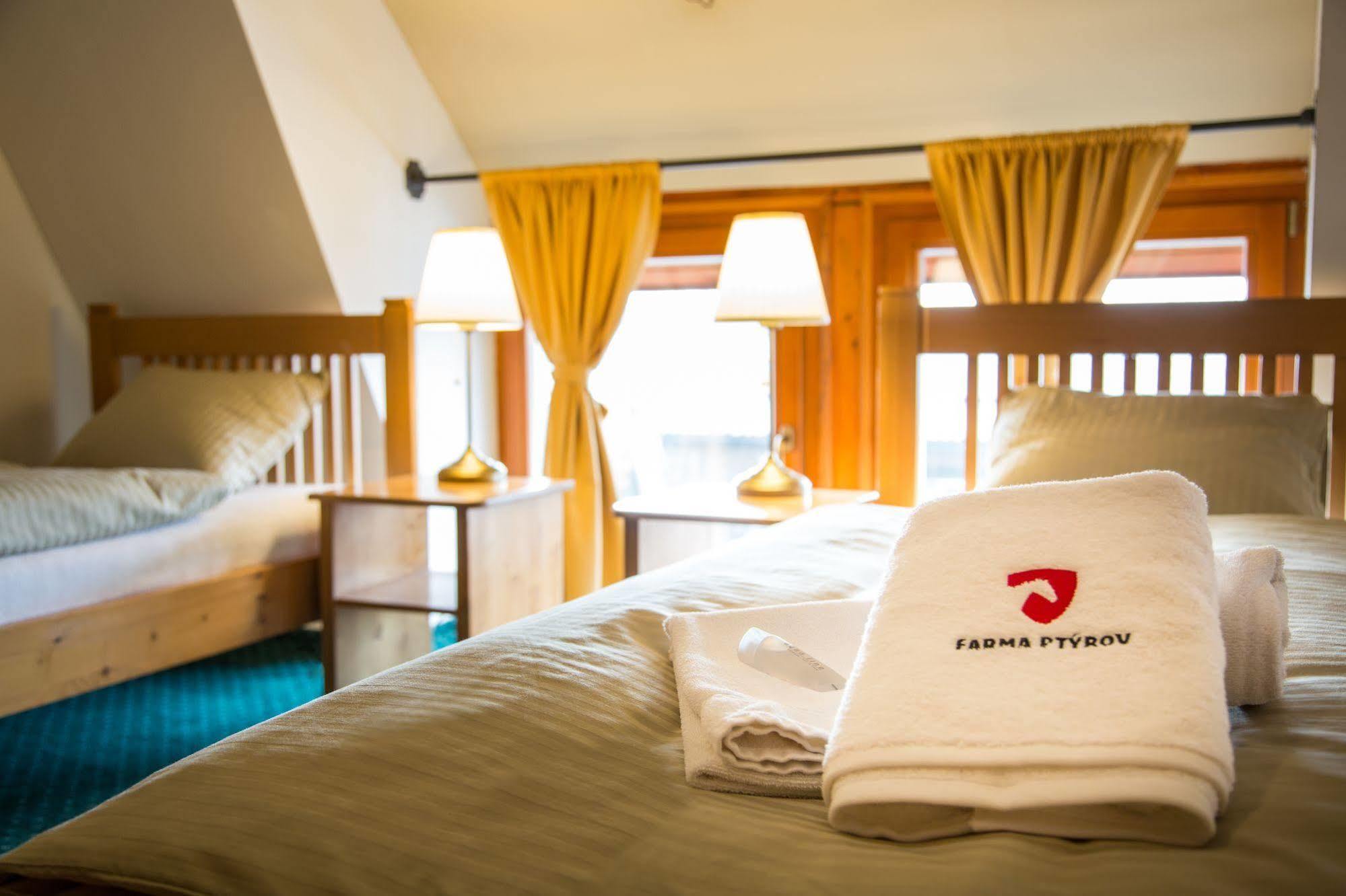 Farma Ptyrov Hotel Mnichovo Hradiste Luaran gambar