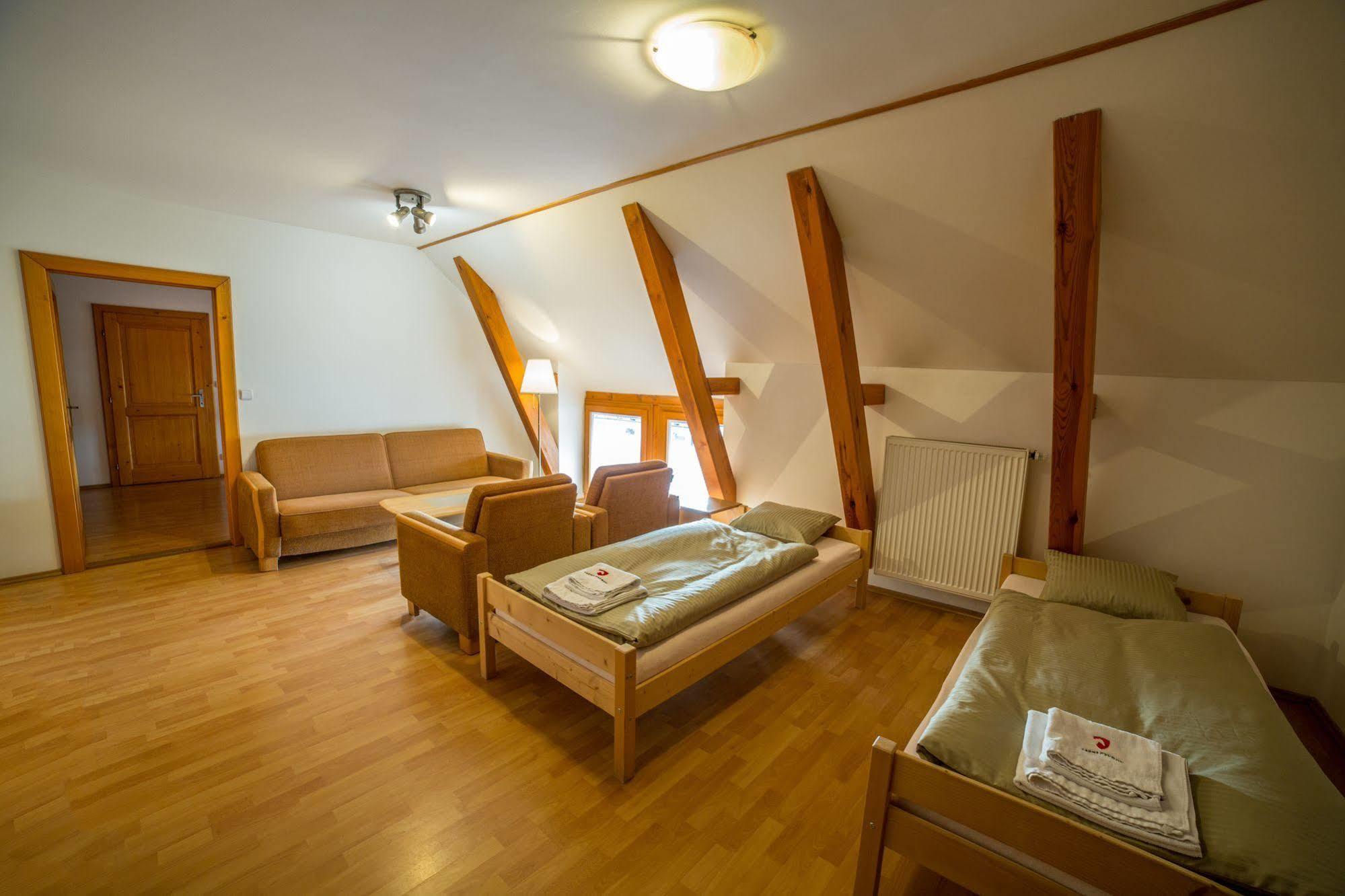 Farma Ptyrov Hotel Mnichovo Hradiste Luaran gambar