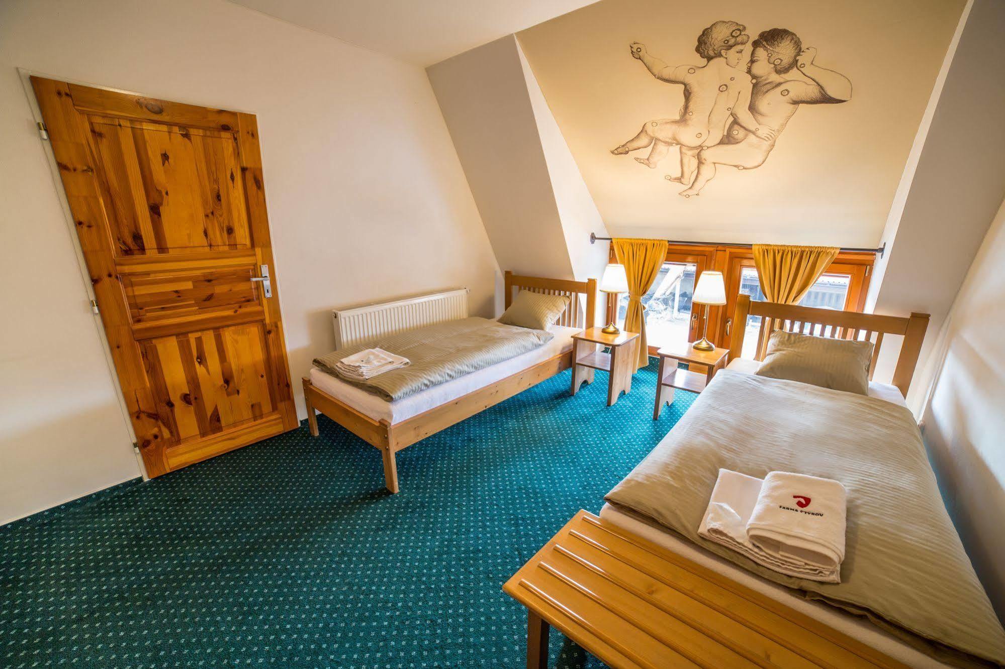 Farma Ptyrov Hotel Mnichovo Hradiste Luaran gambar