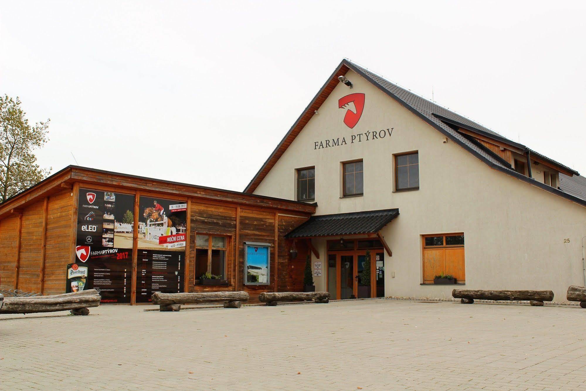 Farma Ptyrov Hotel Mnichovo Hradiste Luaran gambar
