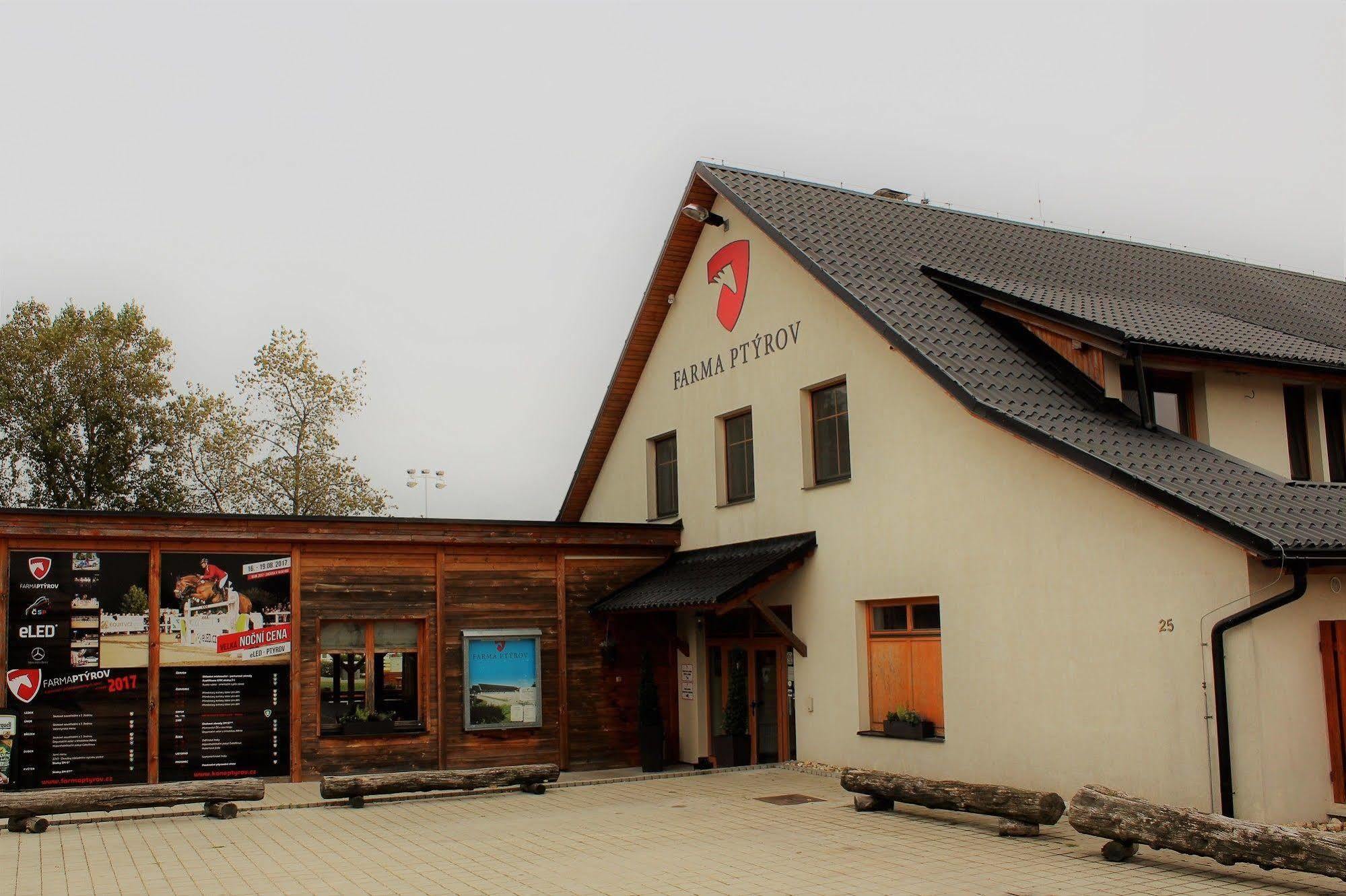 Farma Ptyrov Hotel Mnichovo Hradiste Luaran gambar